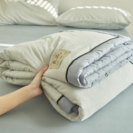 91家纺网 家纺一手货源 找家纺 （总）寐绸家纺 2025新款纯棉水洗棉细条宽边大豆纤维夏被四件套