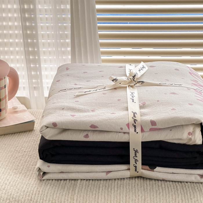 91家纺网 家纺一手货源 找家纺 冕悠家纺 2025新款A类高克重糯叽叽超柔糯水洗棉印花四件套 蛋糕奶狗