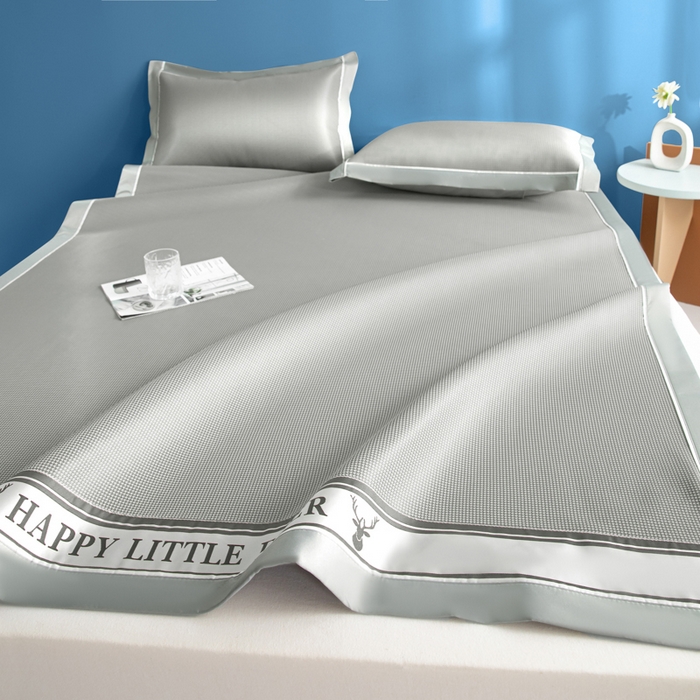 91家纺网 家纺一手货源 找家纺 阿亮家居 2025新款A类母婴级1800D碳光小鹿冰丝席凉席 冰川灰