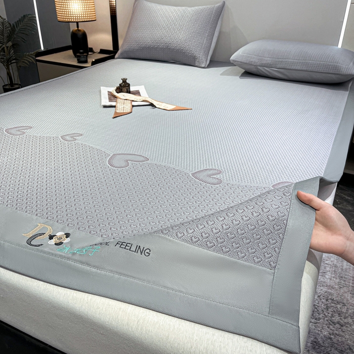 91家纺网 家纺一手货源 找家纺 阿亮家居 2025新款刺绣款凉豆豆凉席 凉豆豆-爱心灰色