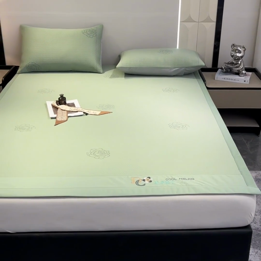 91家纺网 家纺一手货源 找家纺 阿亮家居 2025新款刺绣款凉豆豆凉席 凉豆豆-玫瑰绿色