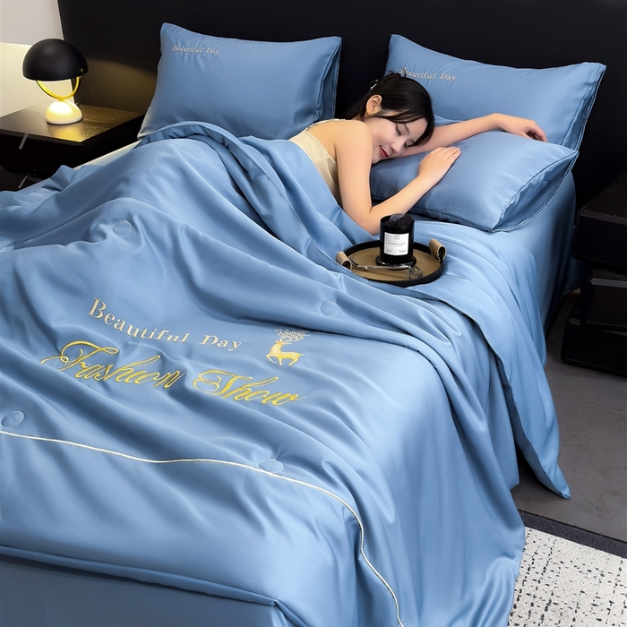 91家纺网 家纺一手货源 找家纺 （总）卡罗兰 2025新款水洗天丝夏凉被空调被水洗真丝夏被四件套-森旅迷鹿