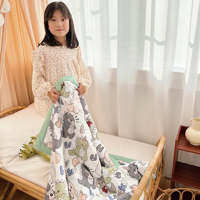 91家纺网 家纺一手货源 找家纺 嗨生活 2025新款水洗棉手包边幼儿园儿童夏被（爆款）恐龙怪兽