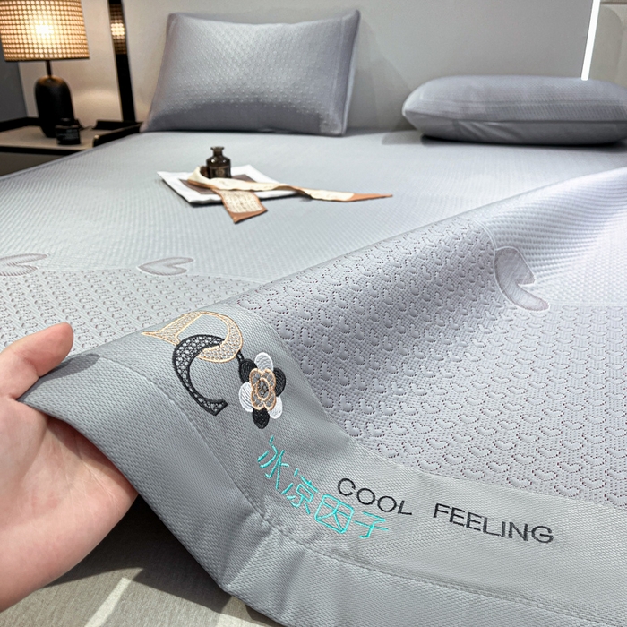 91家纺网 家纺一手货源 找家纺 阿亮家居 2025新款刺绣款凉豆豆凉席 凉豆豆-爱心灰色