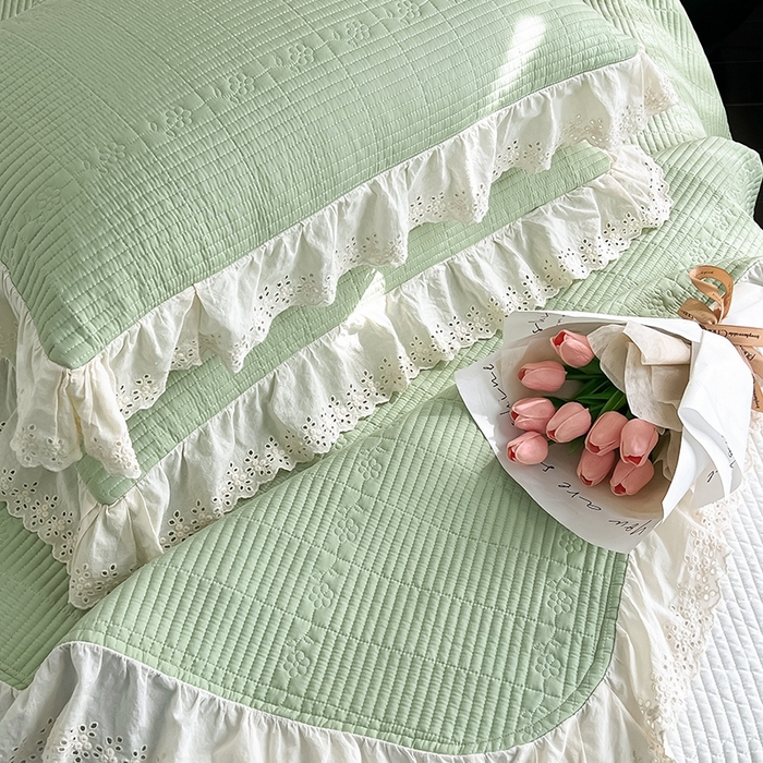 91家纺网 家纺一手货源 找家纺 沐纯家居 2025新款棉小乐花边床盖三件套 豆绿