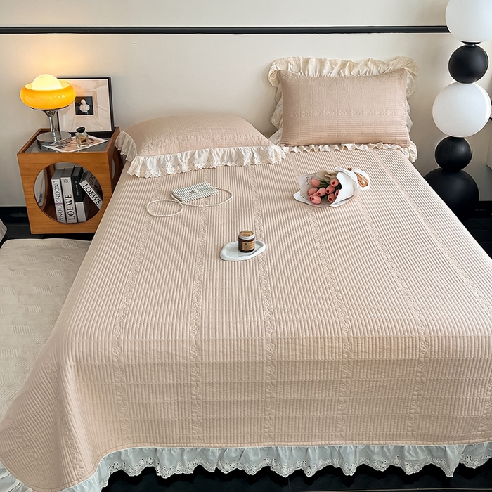 91家纺网 家纺一手货源 找家纺 沐纯家居 2025新款棉小乐花边床盖三件套 奶咖