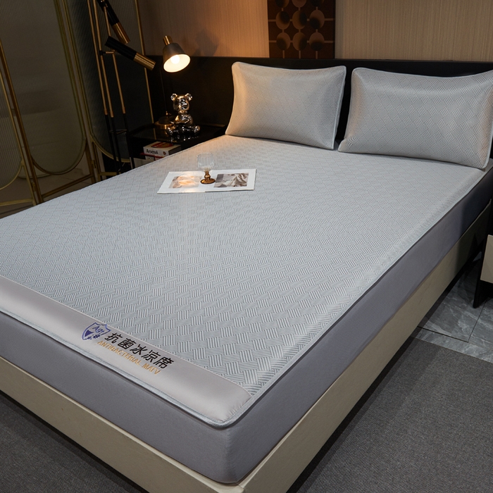 91家纺网 家纺一手货源 找家纺 小萌虎 2025新款碳光抗菌冰丝凉席床笠 饼干花-灰