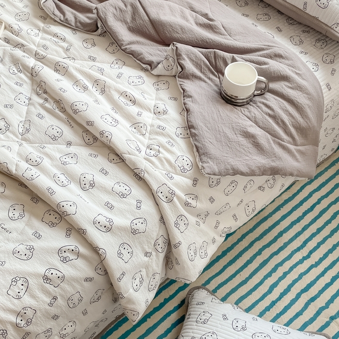 91家纺网 家纺一手货源 找家纺 老帅的工厂店2025新款a类云感双层纱7a抗菌夏被四件套 猫咪