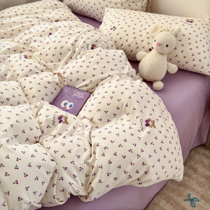 91家纺网 家纺一手货源 找家纺 冕悠家纺 2025新款热款A类高克重针织双层纱四件套系列 （提供买家秀） 紫樱桃