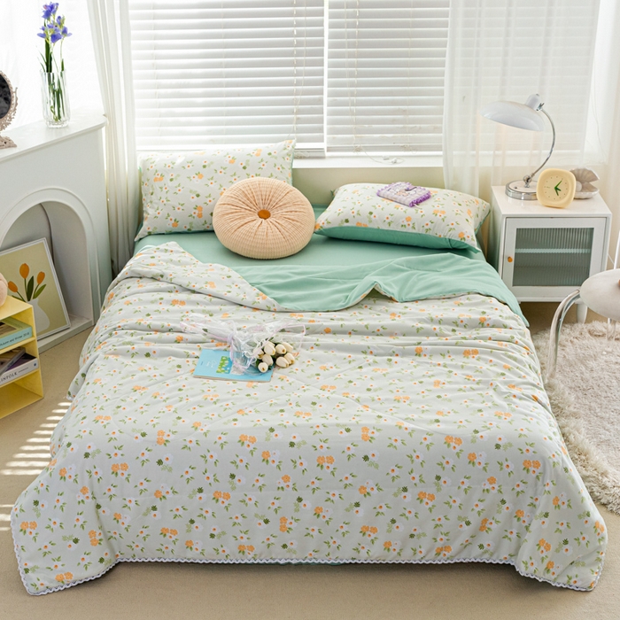 91家纺网 家纺一手货源 找家纺 穆琪 2025新款小花边印花夏被小清新夏凉被 相伴花开