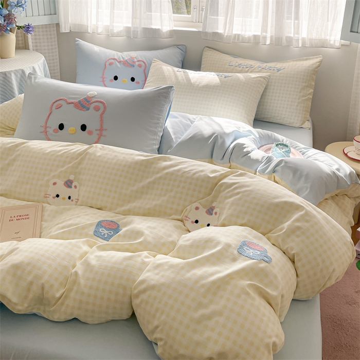 91家纺网 家纺一手货源 找家纺 星座家纺 2025新款水洗棉毛巾绣四件套 笑脸KT 浅黄