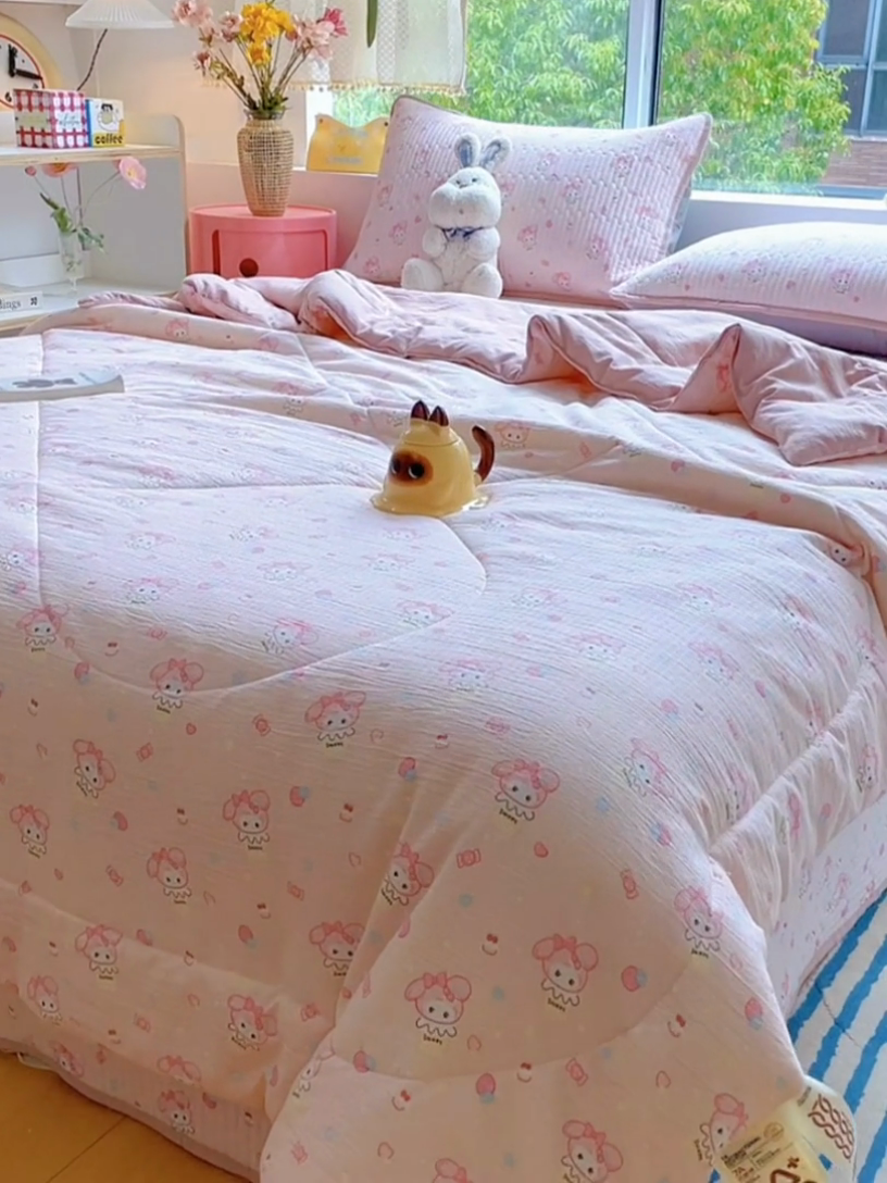 91家纺网 家纺一手货源 找家纺 老帅的工厂店2025新款a类云感双层纱7a抗菌夏被四件套 甜心兔