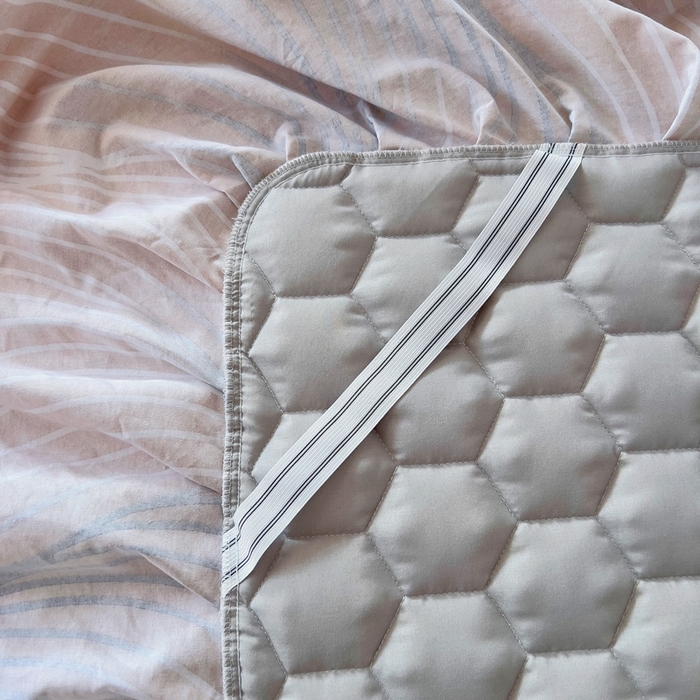 91家纺网 家纺一手货源 找家纺 2025新款全棉夹棉床裙 青春告白