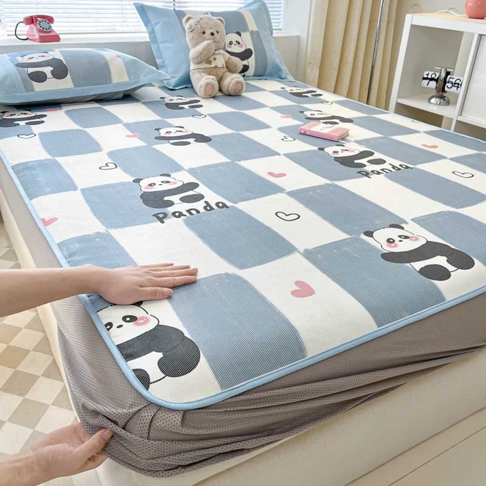 91家纺网 家纺一手货源 找家纺 鑫琪莱家纺 2025新款数码印花加密冰藤凉席三件套 床笠款-棋趣熊猫