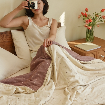 雯雨2025新款A类全棉四层爱心刺绣纱布毛巾被 爱心米+咖色