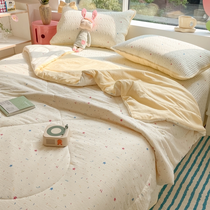 91家纺网 家纺一手货源 找家纺 老帅的工厂店2025新款a类云感双层纱7a抗菌夏被四件套 织梦