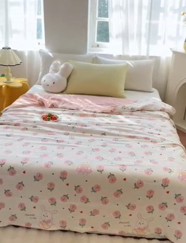 91家纺网 家纺一手货源 找家纺 梦恬佳 2025新款A类水洗皱皱棉夏凉被 曼塔玫瑰