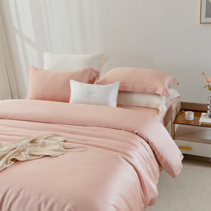 91家纺网 家纺一手货源 找家纺 121  2025新款60s支进口兰精天丝四件套-秋风QIUFENG系列（场景二） 蜜裸粉