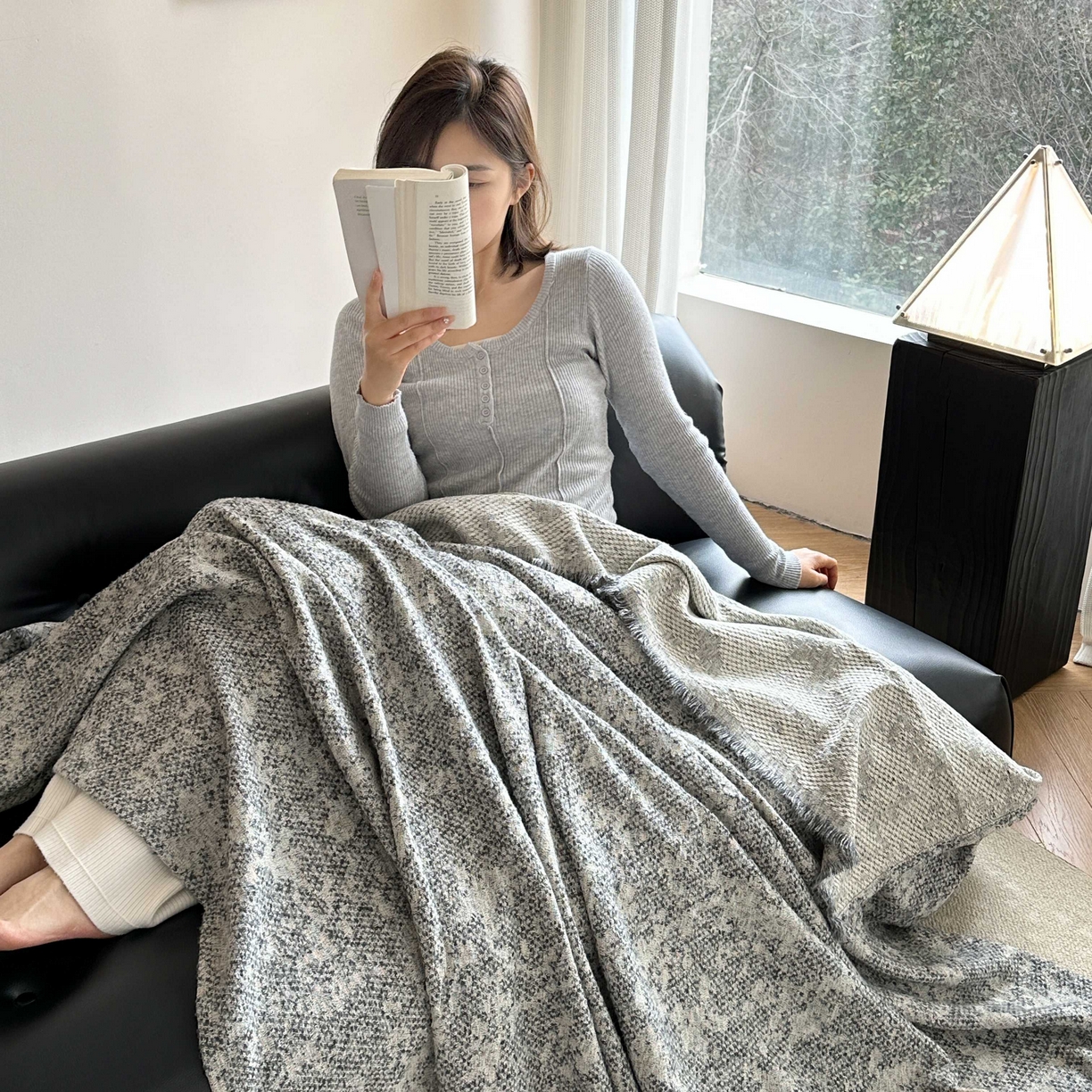 91家纺网 家纺一手货源 找家纺 金丝鸟家纺 2025春夏新款高端羊毛混纺盖毯毯子盖毯多功能盖毯飞机毯 利文浅灰