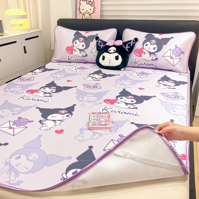 91家纺网 家纺一手货源 找家纺 暮思家居 2025新款三丽鸥正版授权数码印花A类可机洗1200D冰丝凉席三件套平铺款系列 平铺款-巴库库洛米