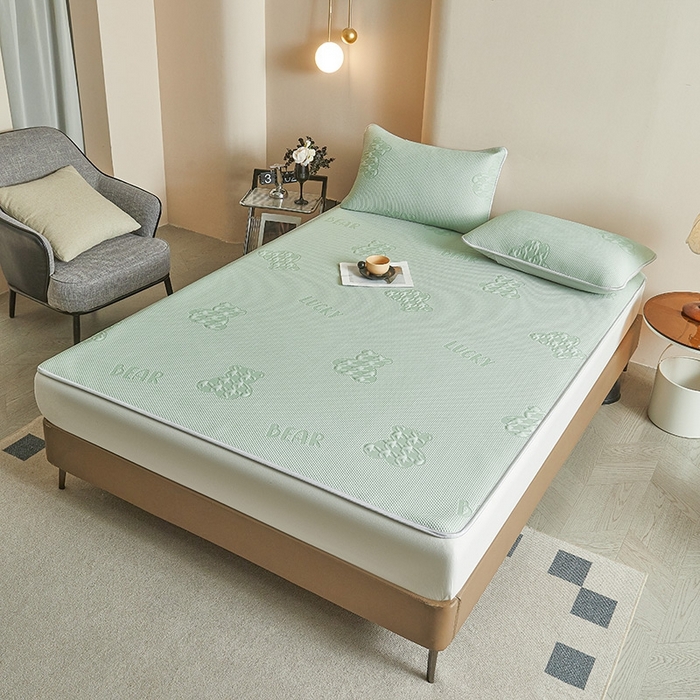 91家纺网 家纺一手货源 找家纺 柔品2025新款PE中分子凉感提花凉席系列 卡迪熊 绿-床席款