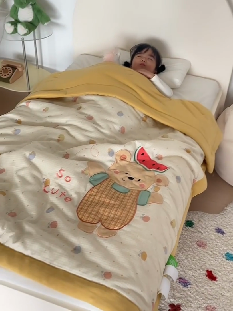 91家纺网 家纺一手货源 找家纺 荷马之梦 2025新款A类全棉双层纱贴布绣大豆儿童夏被轻芯系列 西瓜小熊