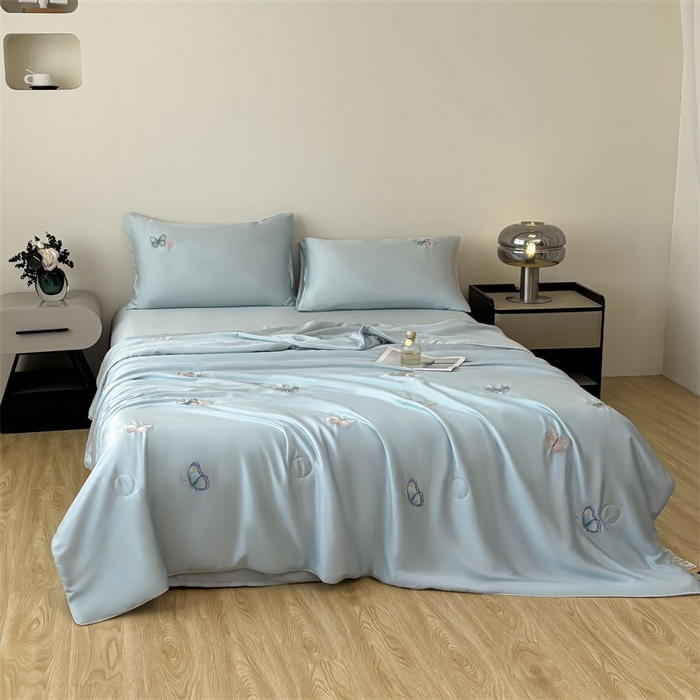 91家纺网 家纺一手货源 找家纺 雯豆家纺 2025夏季新品莱赛尔兰精天丝绣花刺绣夏被空调被四件套冰丝凉感薄被子 蝴蝶系列-雾霾蓝
