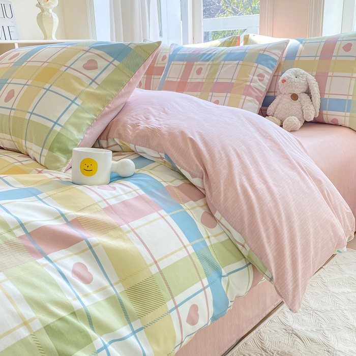 91家纺网 家纺一手货源 找家纺 念家居 2025新款直播爆款三件套印花小清新13070全棉四件套 爱心格-粉