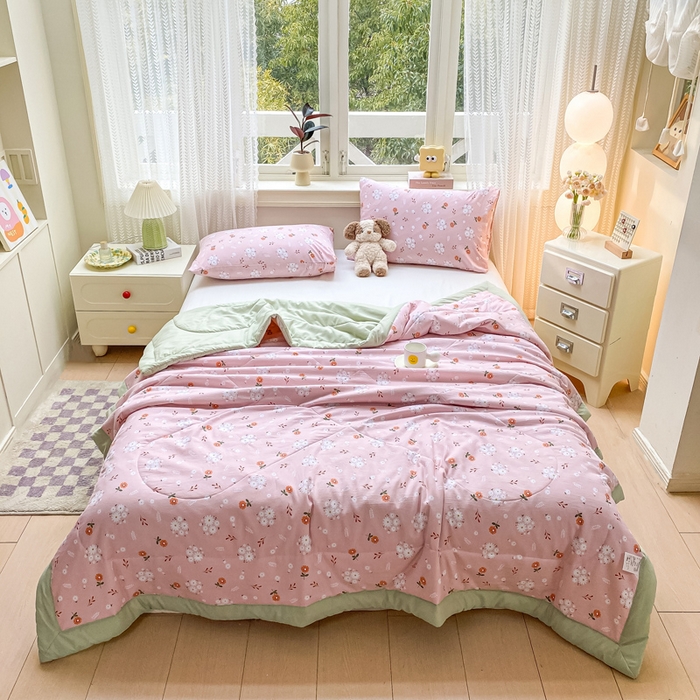 91家纺网 家纺一手货源 找家纺 穆琪 2025年新款小清新手包边夏凉被水洗棉印花夏被 紫韵