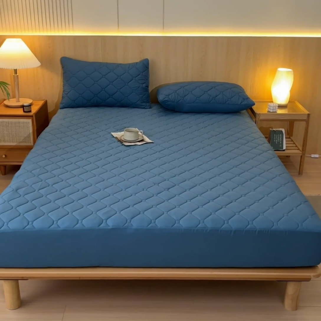 91家纺网 家纺一手货源 找家纺 梵克保罗 2025新款纯色加棉防水大豆纤维床笠 幽梦蓝