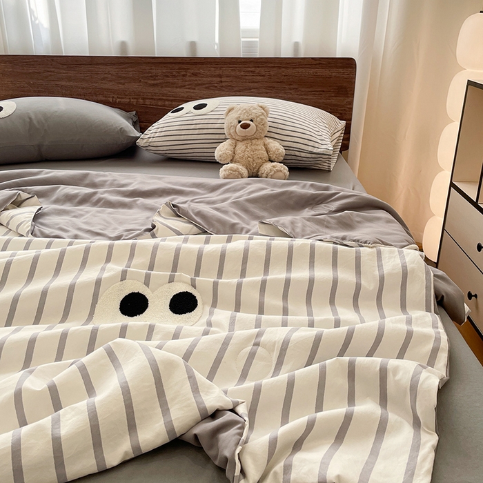 91家纺网 家纺一手货源 找家纺 桃心家居 2025新款云柔水洗棉毛巾绣大豆单夏被夏被四件套 水洗棉-大眼睛夏被灰条拿铁