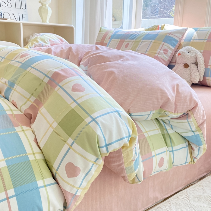 91家纺网 家纺一手货源 找家纺 念家居 2025新款直播爆款三件套印花小清新13070全棉四件套 爱心格-粉