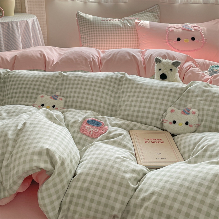 91家纺网 家纺一手货源 找家纺 星座家纺 2025新款水洗棉毛巾绣四件套 笑脸KT 绿粉