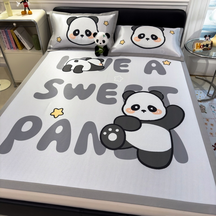 91家纺网 家纺一手货源 找家纺 丝羽坊 2025新款大版印花冰丝凉席冰丝席碳光冰丝凉席-平铺款 功夫熊猫