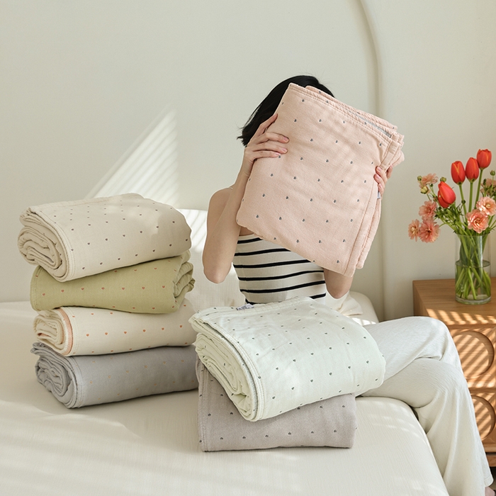 91家纺网 家纺一手货源 找家纺 雯雨2025新款A类全棉四层爱心刺绣纱布毛巾被 组合图