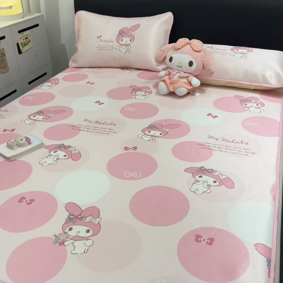 91家纺网 家纺一手货源 找家纺 暮思家居 2025新款三丽鸥正版授权数码印花A类可机洗1200D冰丝凉席三件套平铺款系列 平铺款-圈圈美乐蒂