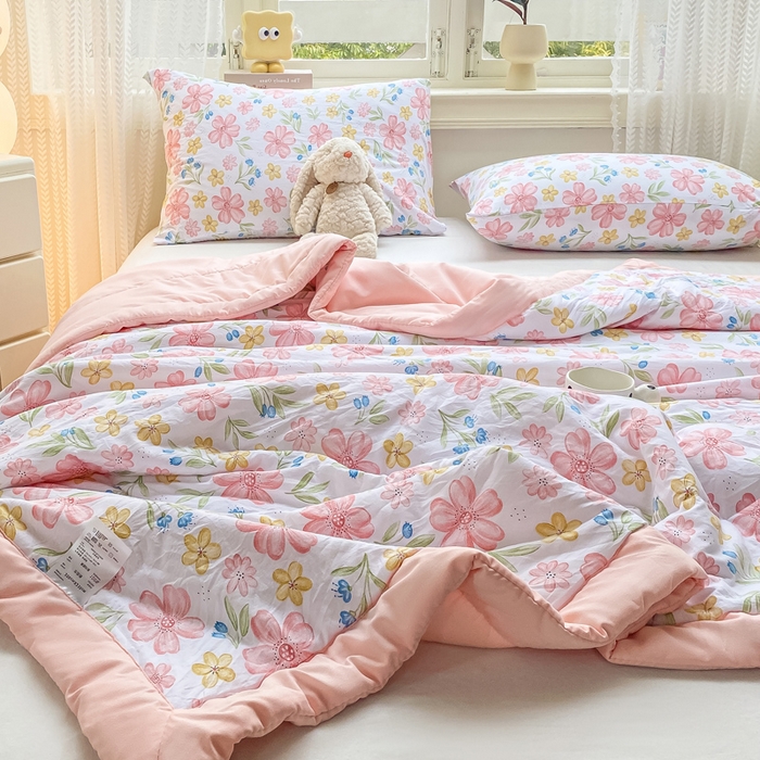 91家纺网 家纺一手货源 找家纺 穆琪 2025年新款小清新手包边夏凉被水洗棉印花夏被 左岸花开