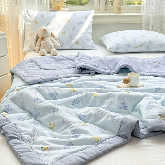 91家纺网 家纺一手货源 找家纺 穆琪 2025年新款小清新手包边夏凉被水洗棉印花夏被 叶之语