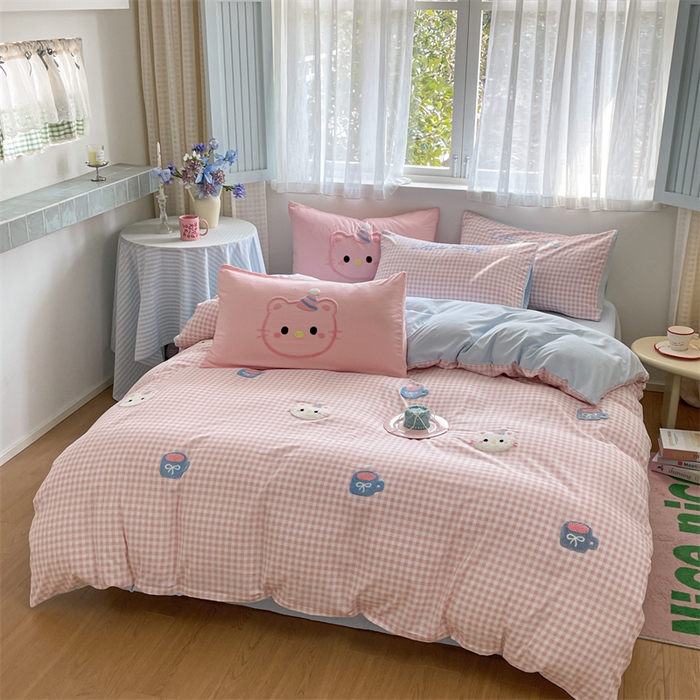 91家纺网 家纺一手货源 找家纺 星座家纺 2025新款水洗棉毛巾绣四件套 笑脸KT 粉蓝