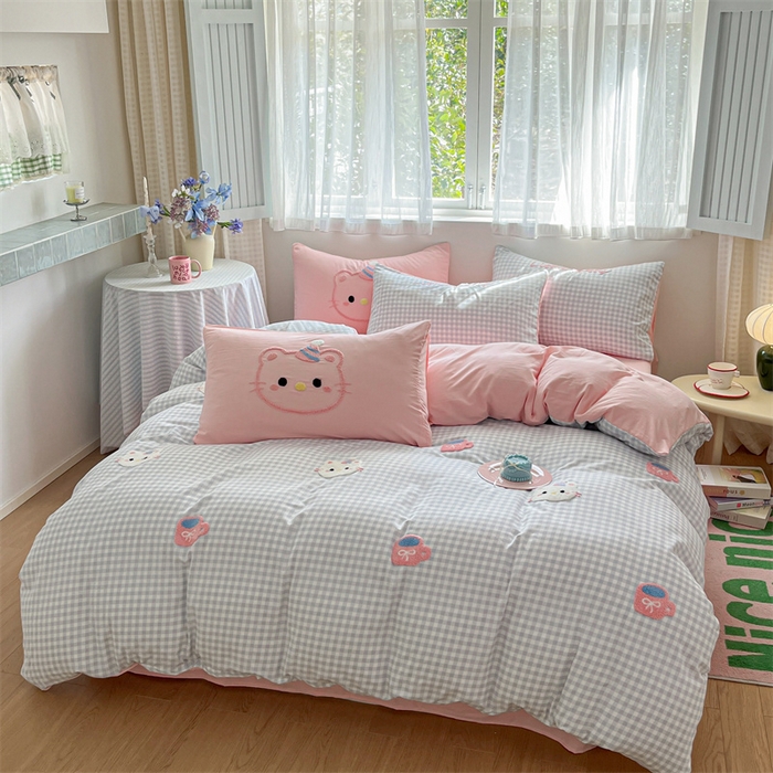 91家纺网 家纺一手货源 找家纺 星座家纺 2025新款水洗棉毛巾绣四件套 笑脸KT 蓝粉