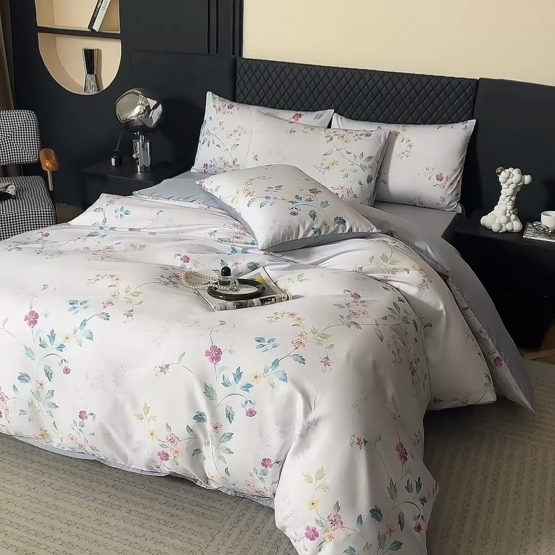 91家纺网 家纺一手货源 找家纺 氧家 2025新款60s贡缎长绒棉数码印花四件套（礼盒装） 爱丽丝