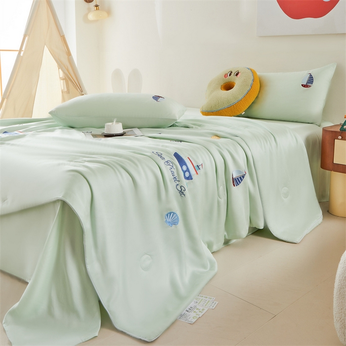 91家纺网 家纺一手货源 找家纺 雯豆家纺 2025夏季新品7A抗菌莱赛尔兰精天丝绣花刺绣夏被空调被四件套凉感被芯 帆船系列-薄荷绿