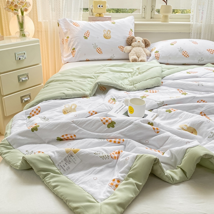 91家纺网 家纺一手货源 找家纺 穆琪 2025年新款小清新手包边夏凉被水洗棉印花夏被 奇趣萌宠