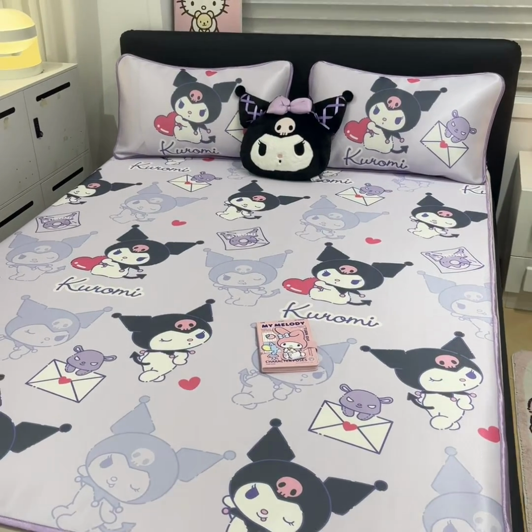 91家纺网 家纺一手货源 找家纺 暮思家居 2025新款三丽鸥正版授权数码印花A类可机洗1200D冰丝凉席三件套平铺款系列 平铺款-巴库库洛米