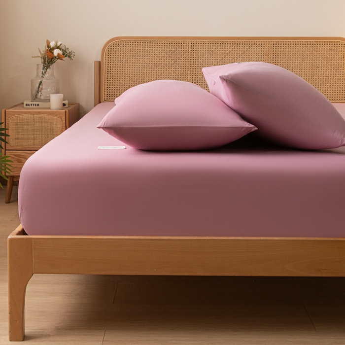 91家纺网 家纺一手货源 找家纺 梵克保罗 2025新款亲肤舒适全棉13372喷气纯色单枕套 紫豆沙