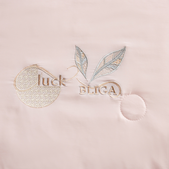 91家纺网 家纺一手货源 找家纺 眠多宝 2025新款奥地利兰精天丝刺绣夏被空调被 晴粉