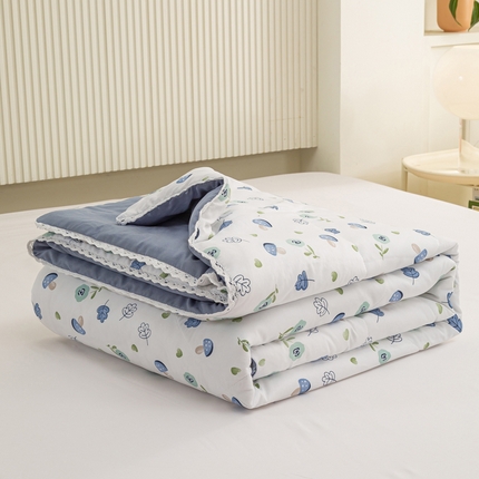 91家纺网 家纺一手货源 找家纺 穆琪 2025新款小花边印花夏被小清新夏凉被 小蘑菇