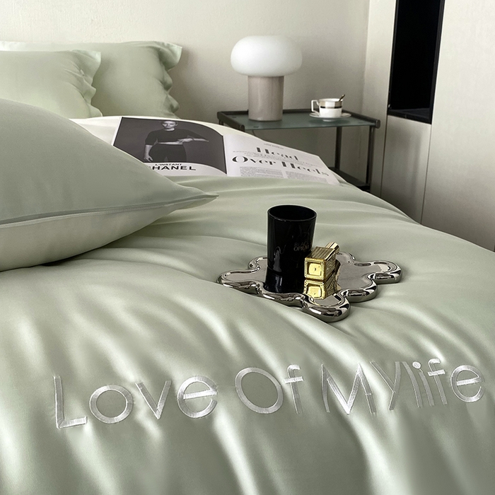 91家纺网 家纺一手货源 找家纺 优悦 2025新款冰丝印花刺绣双拼四件套-漫心 田园绿