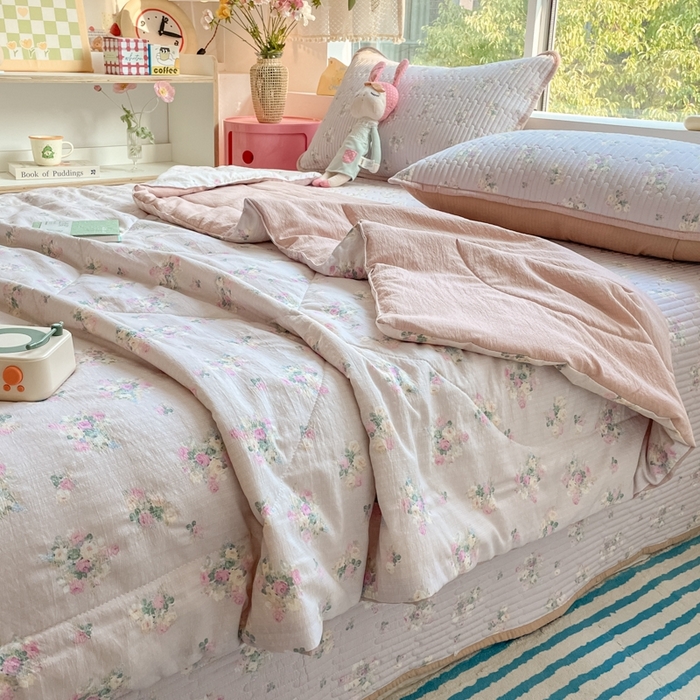 91家纺网 家纺一手货源 找家纺 老帅的工厂店2025新款a类云感双层纱7a抗菌夏被四件套 春芽