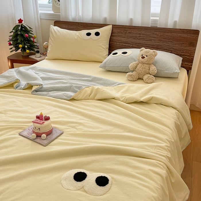 91家纺网 家纺一手货源 找家纺 桃心家居 2025新款云柔水洗棉毛巾绣大豆单夏被夏被四件套 水洗棉-大眼睛夏被奶黄小蓝格